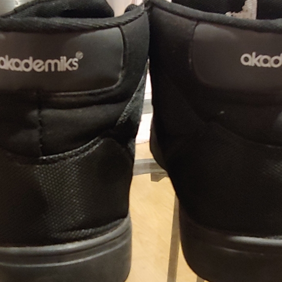 Men's Shoes - Picture 2 of 3